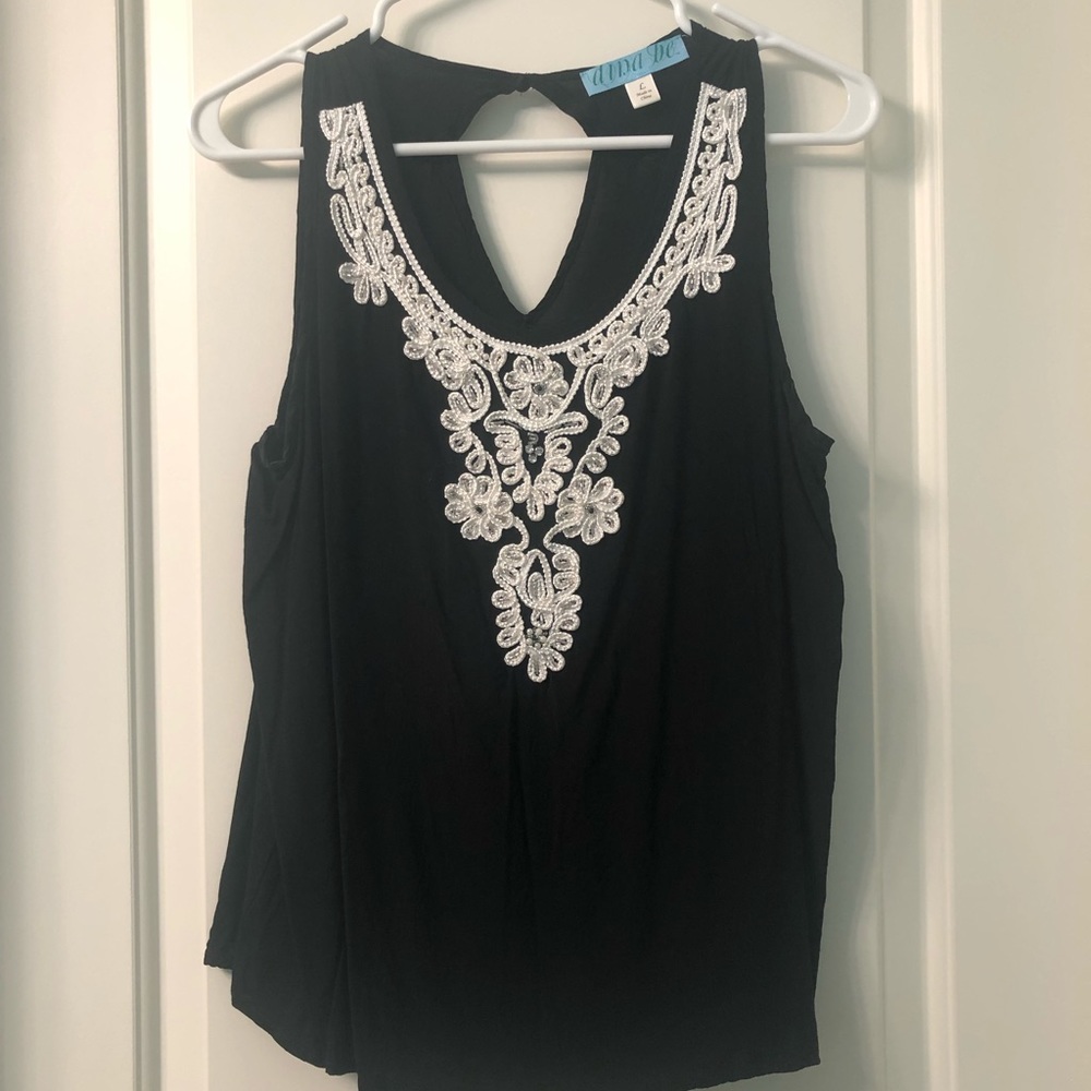Black tank with white embroidery detail - Large